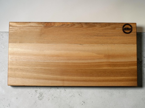 Masywna deska kuchenna z drewna jesionowego