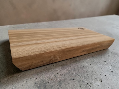 Rzemieślnicza deska jesionowa 35x18x4 cm - niepowtarzalna, live edge