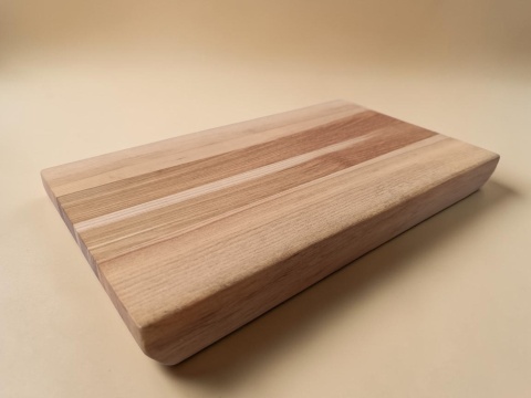 Solidna deska jesionowa 34,5x19x4 cm - unikatowa z naturalną krawędzią