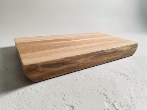 Solidna deska jesionowa 34,5x19x4 cm - unikatowa z naturalną krawędzią