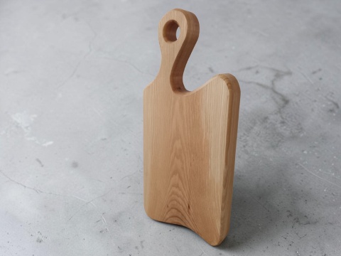 Solidna deska kuchenna z jesiona 44x20x4 cm - masywna, z rączką