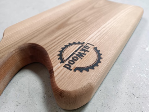 Solidna deska kuchenna z jesiona 44x20x4 cm - masywna, z rączką