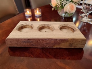 Świecznik jesionowy z naturalną krawędzią - 3x tealight, nastrojowy